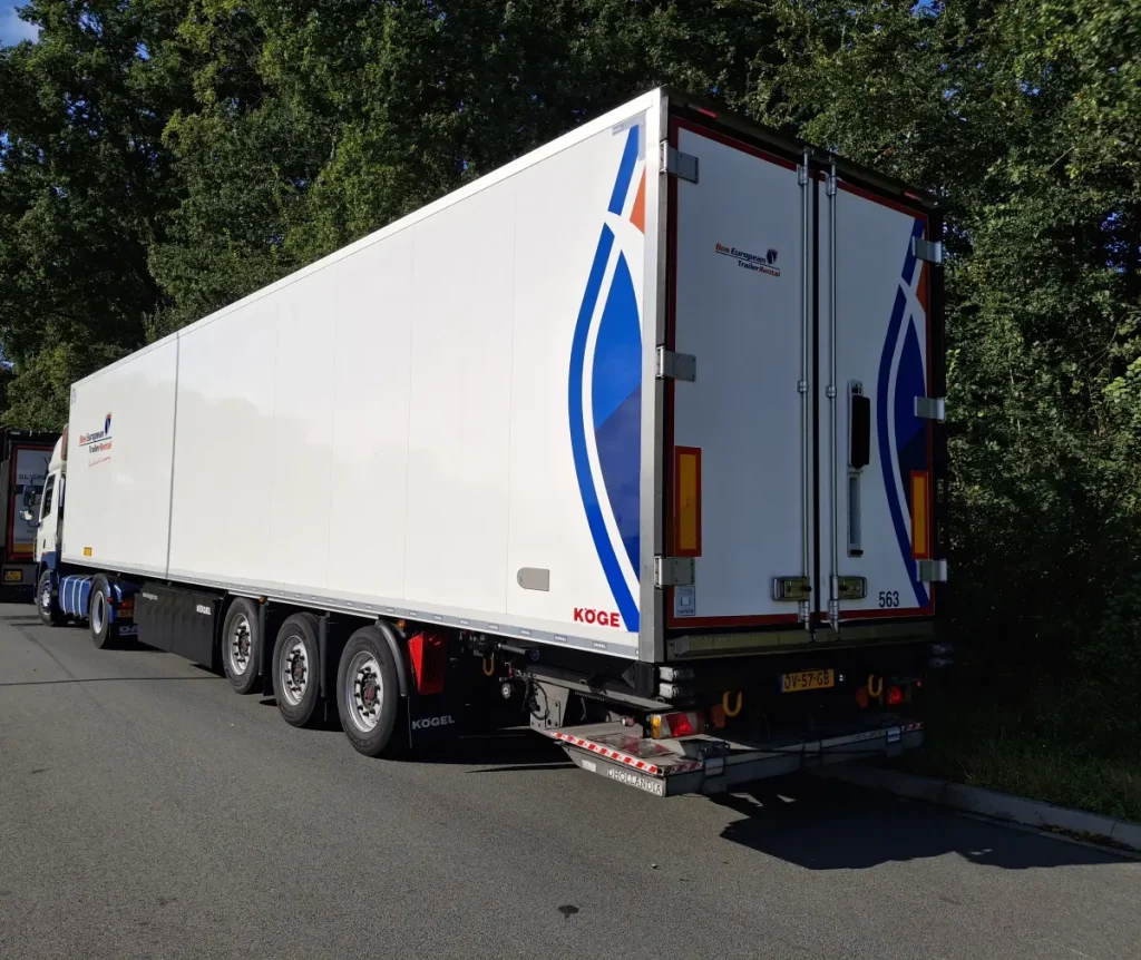 Koel-vries trailer met laadklep