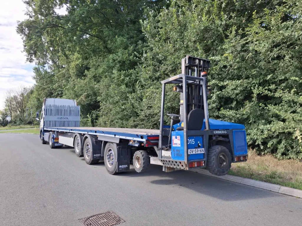 Platte Trailer / Open trailer / Vlakke trailer met kooiaapaansluiting